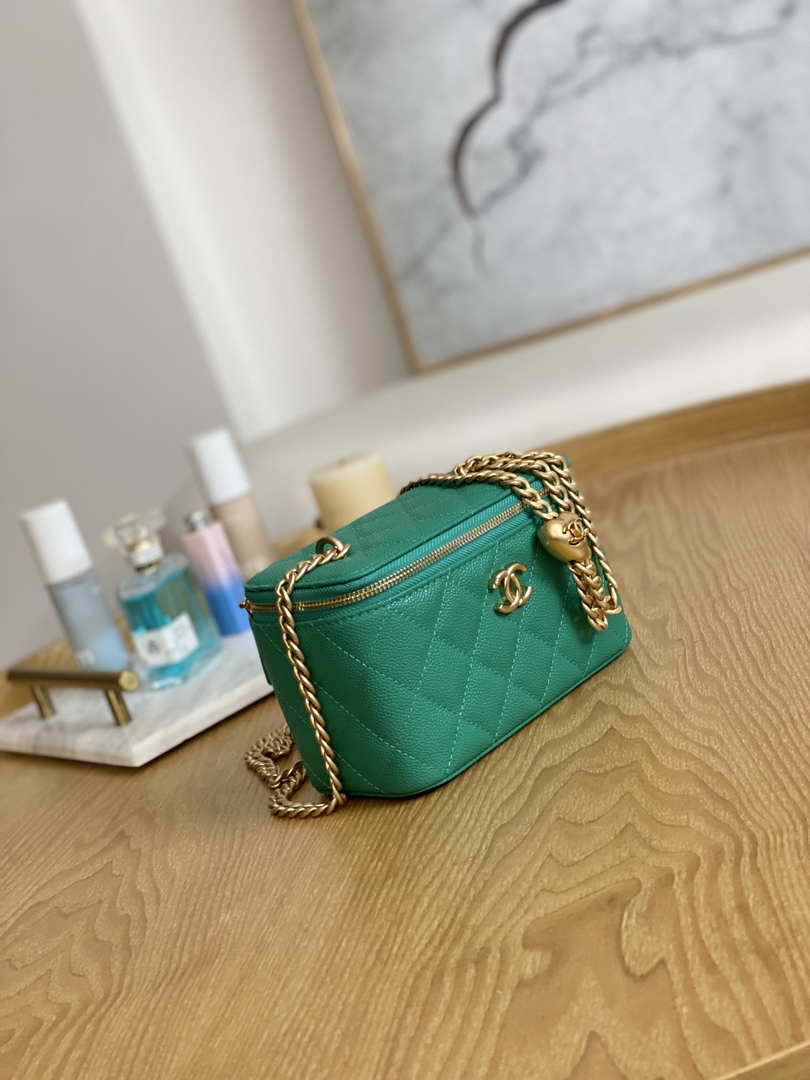 Chanel A68130  Vanity with chain Grained Calfskin Gold Green