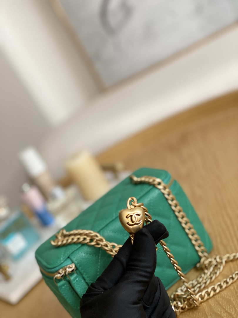 Chanel A68130  Vanity with chain Grained Calfskin Gold Green