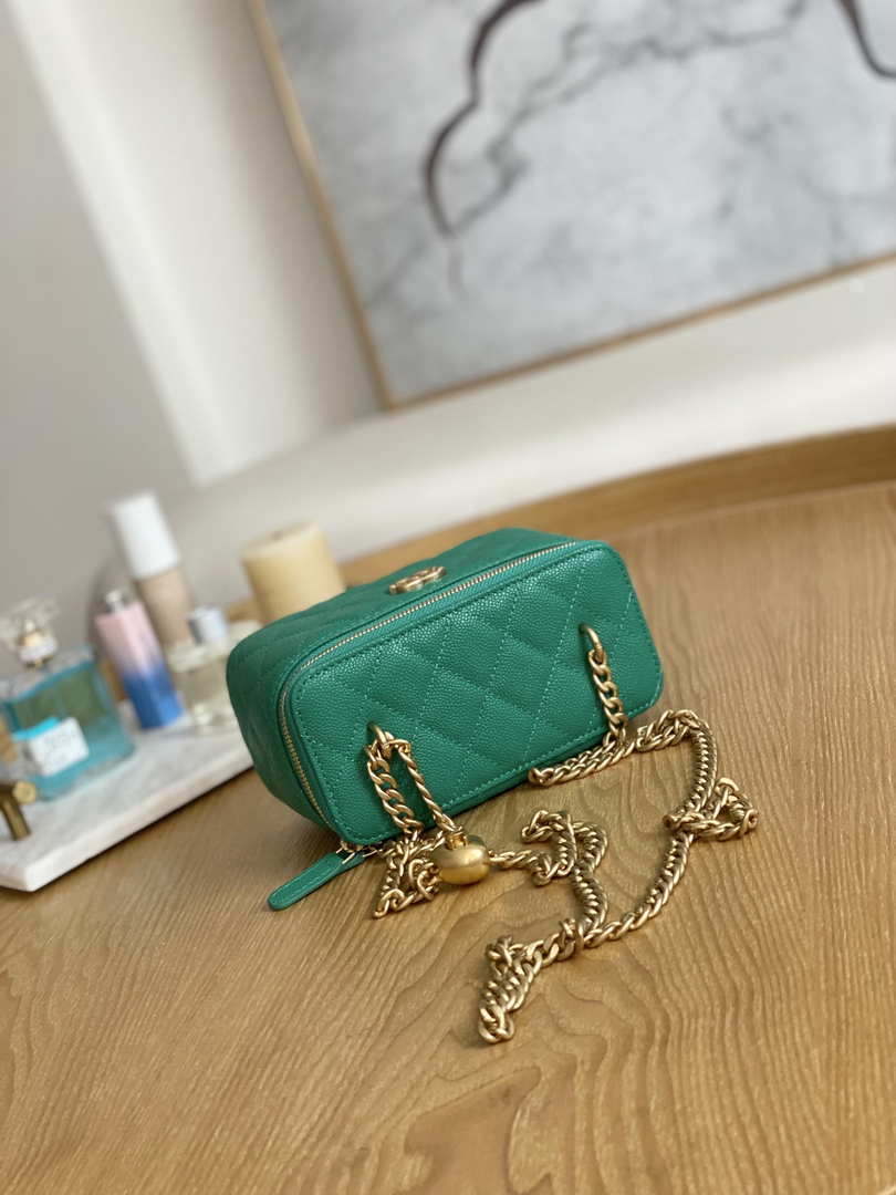 Chanel A68130  Vanity with chain Grained Calfskin Gold Green