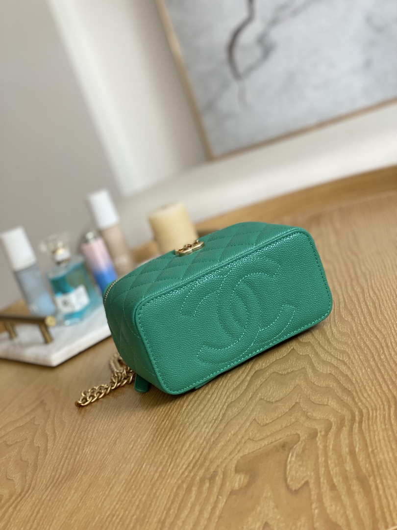 Chanel A68130  Vanity with chain Grained Calfskin Gold Green