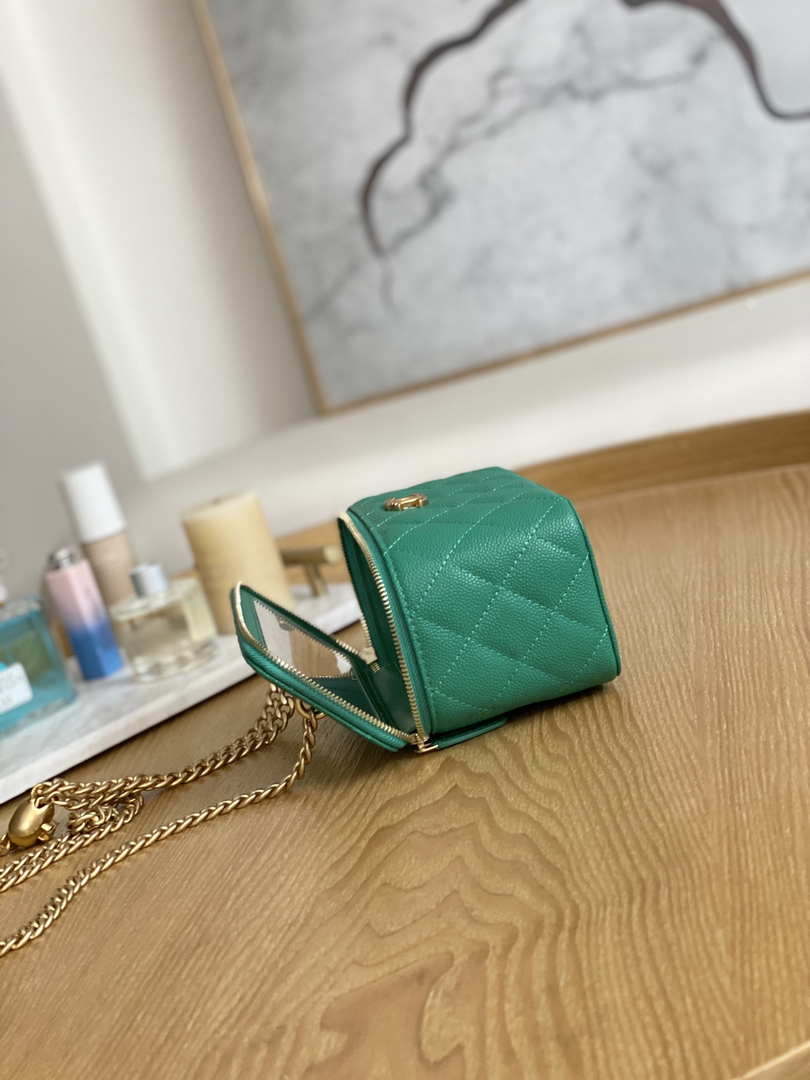 Chanel A68130  Vanity with chain Grained Calfskin Gold Green