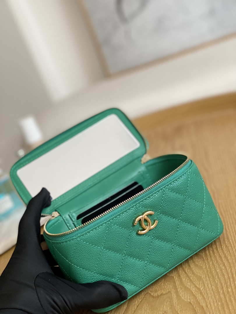 Chanel A68130  Vanity with chain Grained Calfskin Gold Green