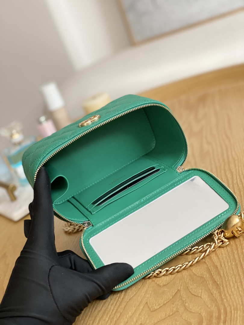 Chanel A68130  Vanity with chain Grained Calfskin Gold Green - Default Title - View 8