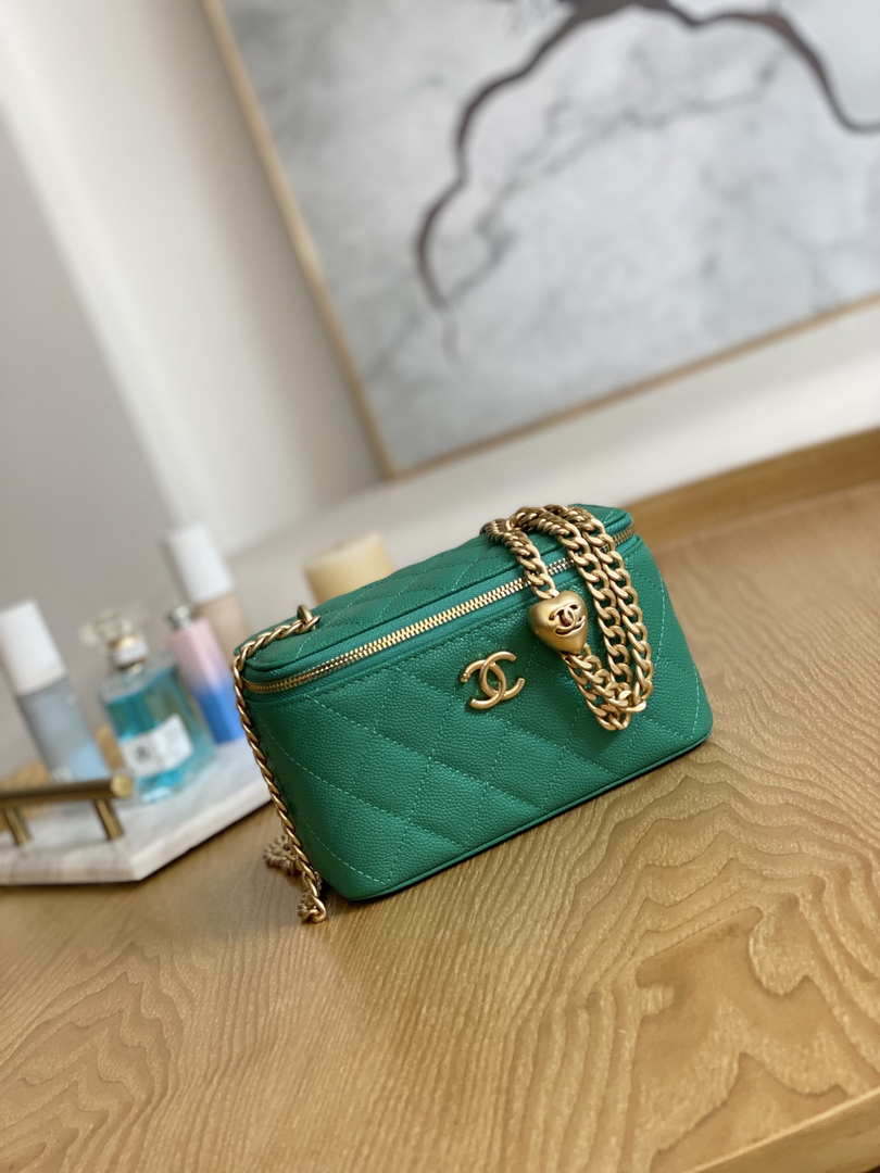 Chanel A68130  Vanity with chain Grained Calfskin Gold Green