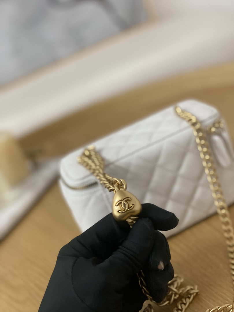 Chanel A68130  Vanity with chain Grained Calfskin Gold White