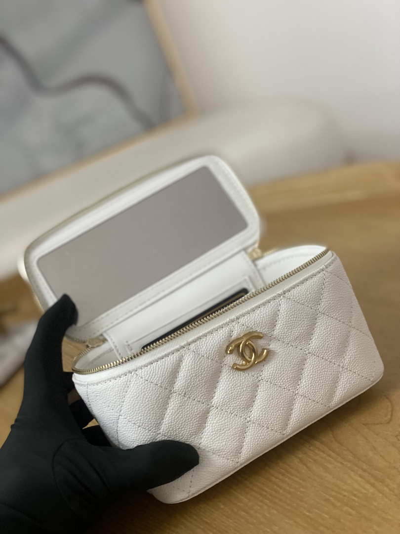 Chanel A68130  Vanity with chain Grained Calfskin Gold White