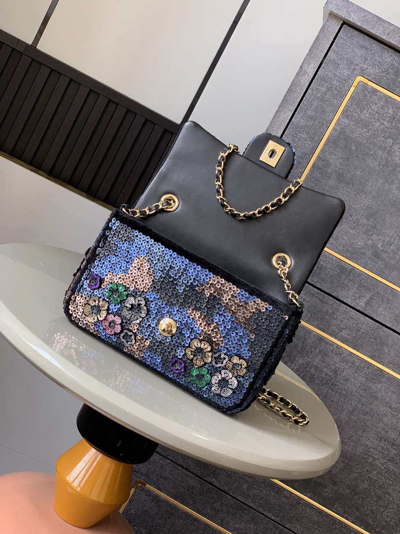 Chanel A69900 25C Mini Flap Handbag High-end handmade embroidery Sequined
