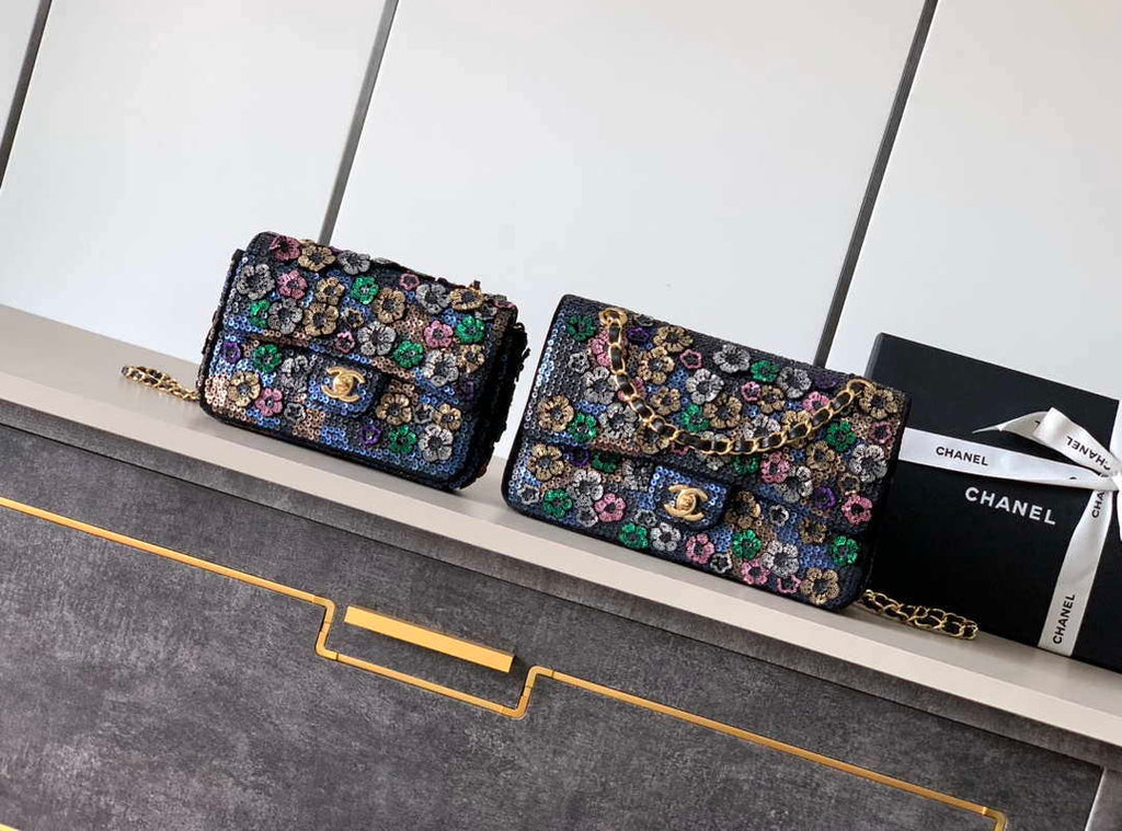 Chanel A69900 25C Mini Flap Handbag High-end handmade embroidery Sequined