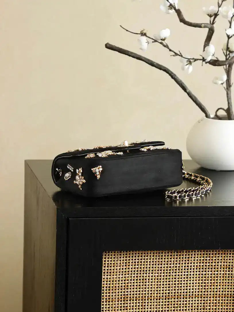 Chanel A69900 26A Mini Flap Badge Pack bag AS1116 Black