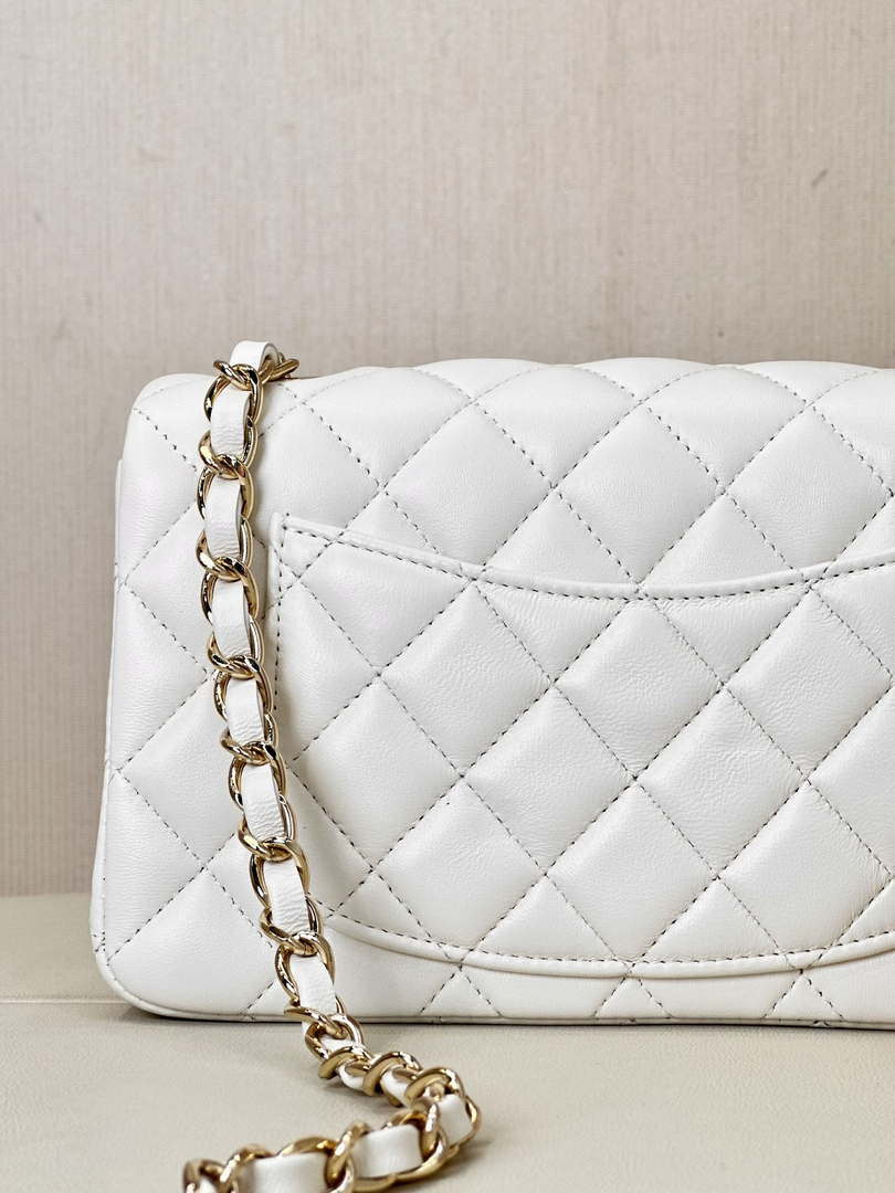 Chanel A69900 Mini Flap Bag Lambskin AS1116 White