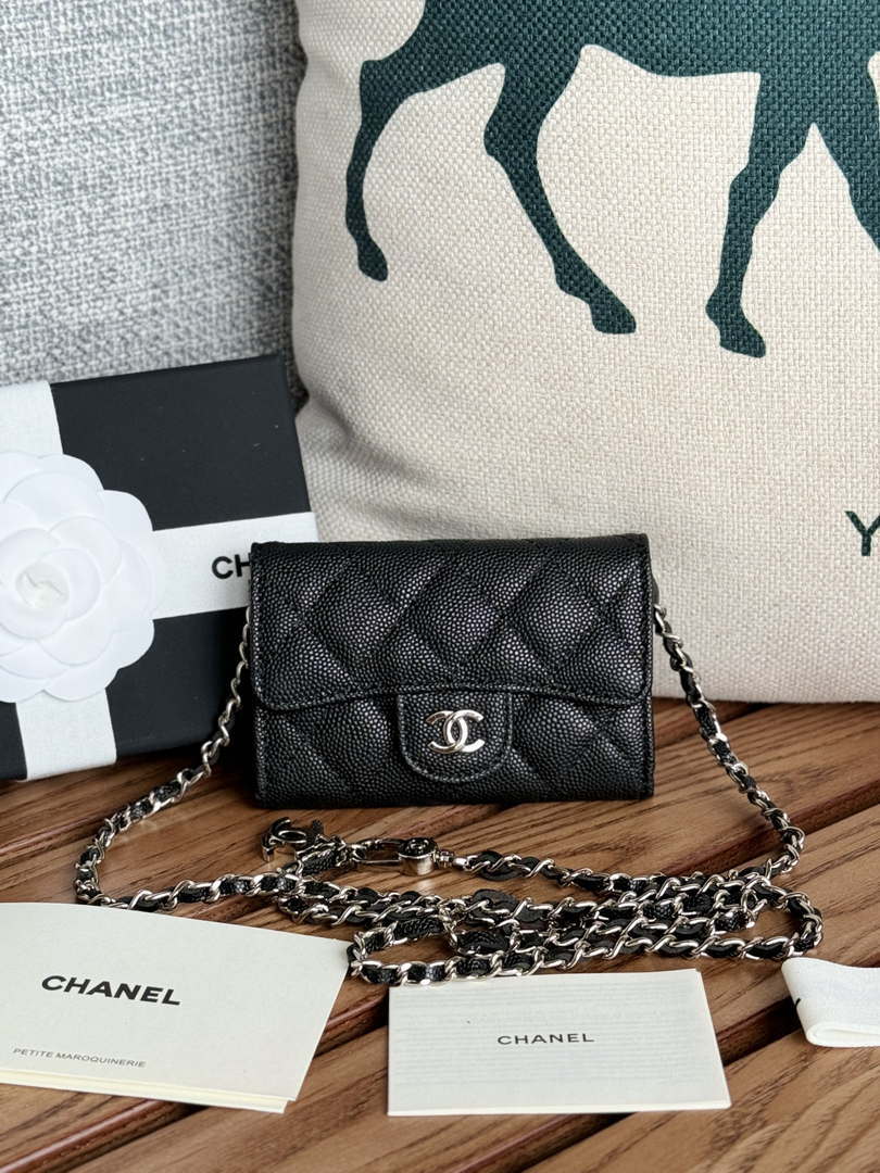 Chanel A81081 Wallet on Chain Shiny Calfskin Black small ball - Gold - View 1