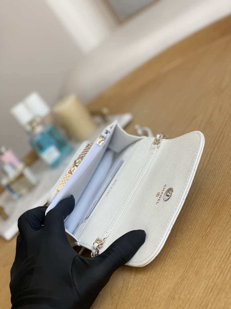 Chanel A81215 Mini messenger bag with Handle White
