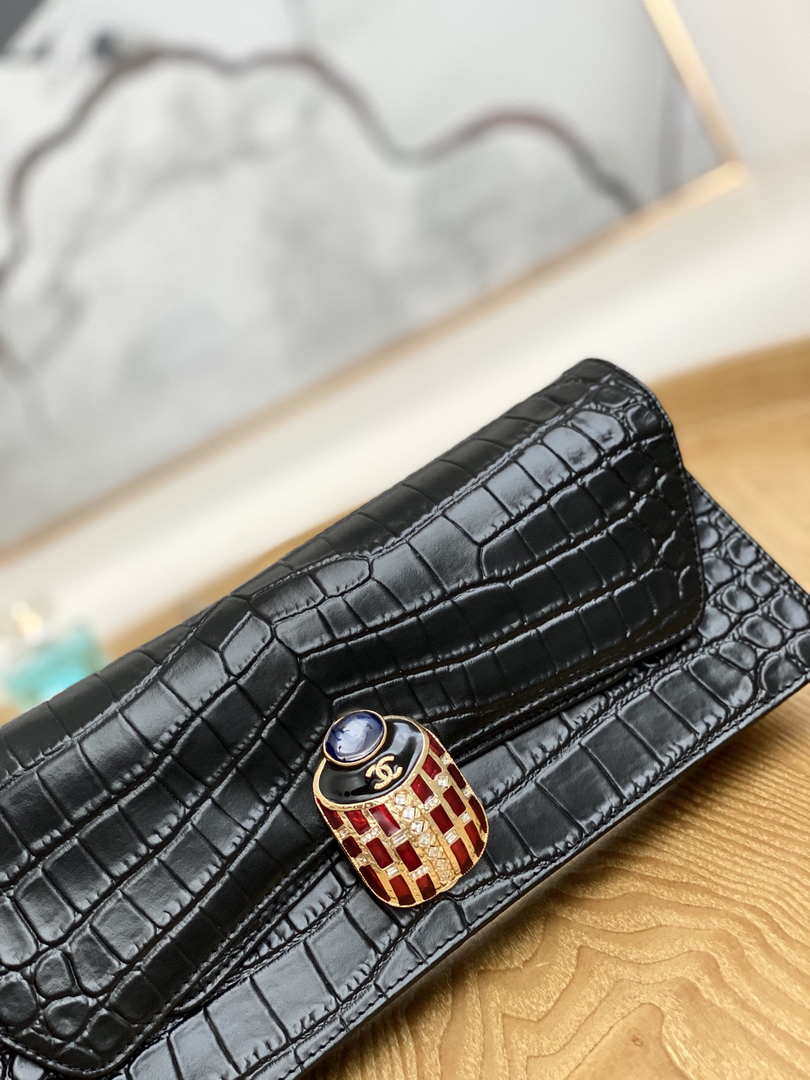 Chanel A86015 Clutch evening bag Crocodile Black