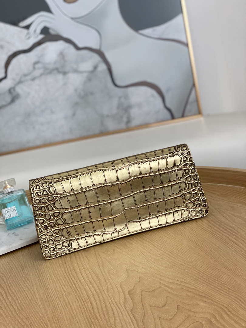 Chanel A86015 Clutch evening bag Crocodile Gold