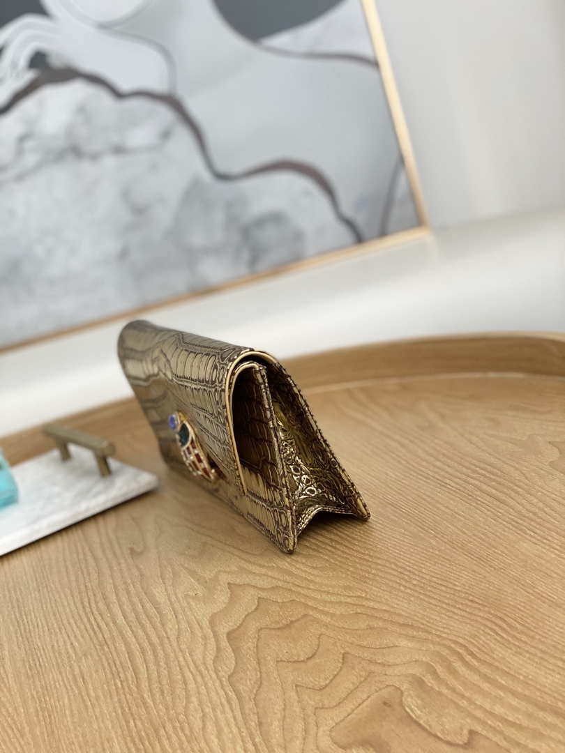 Chanel A86015 Clutch evening bag Crocodile Gold