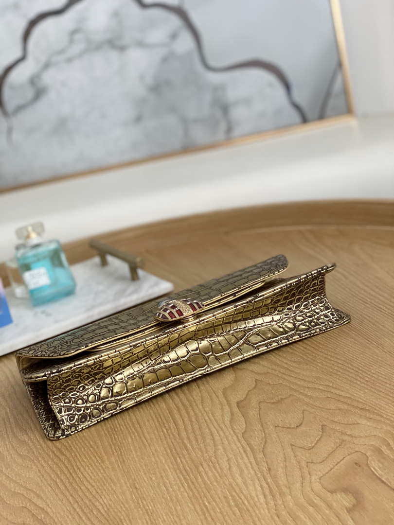 Chanel A86015 Clutch evening bag Crocodile Gold