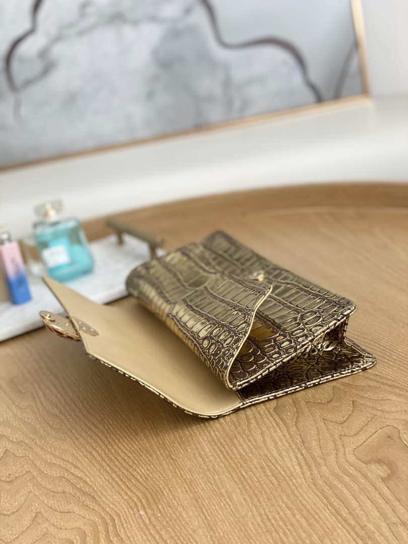 Chanel A86015 Clutch evening bag Crocodile Gold