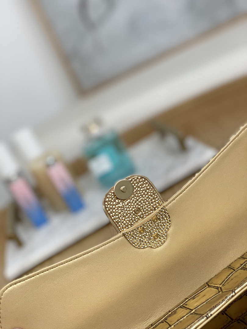 Chanel A86015 Clutch evening bag Crocodile Gold - Default Title - View 7