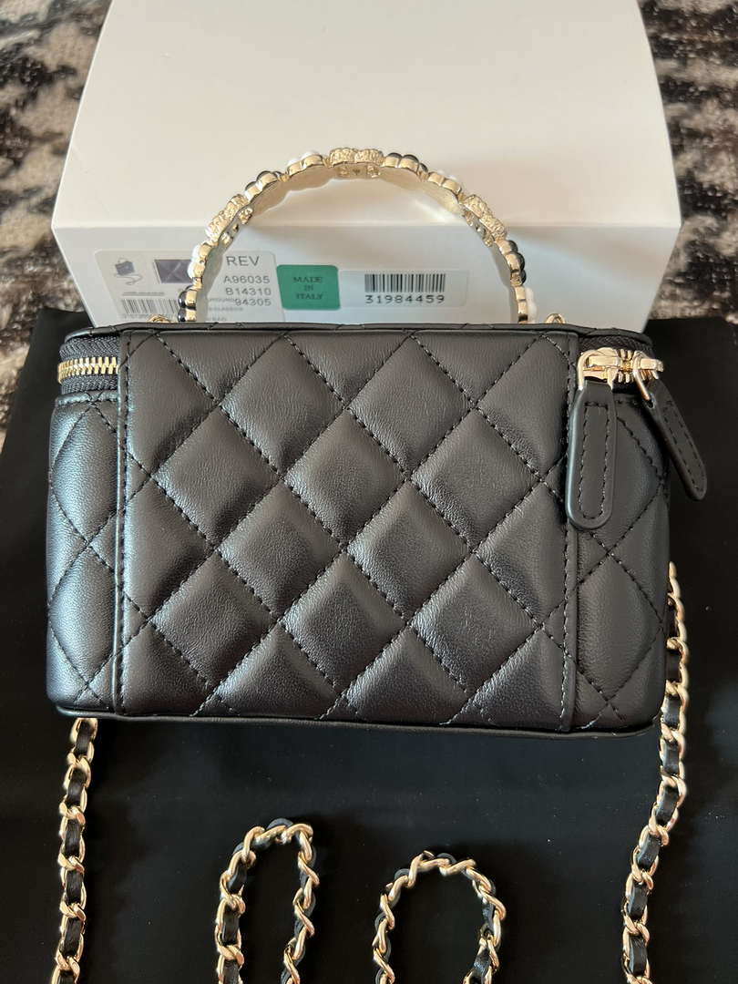 Chanel A96035 CLUTCH Lambskin Vanity Box bag Black