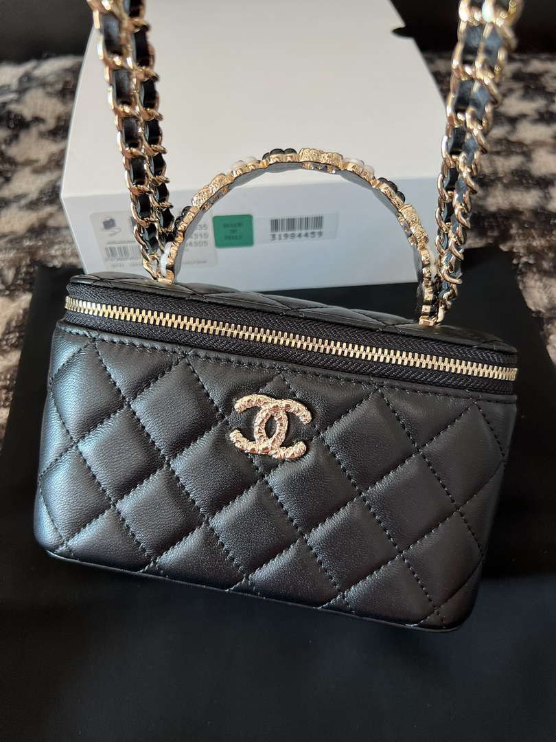 Chanel A96035 CLUTCH Lambskin Vanity Box bag Black - Default Title - View 8