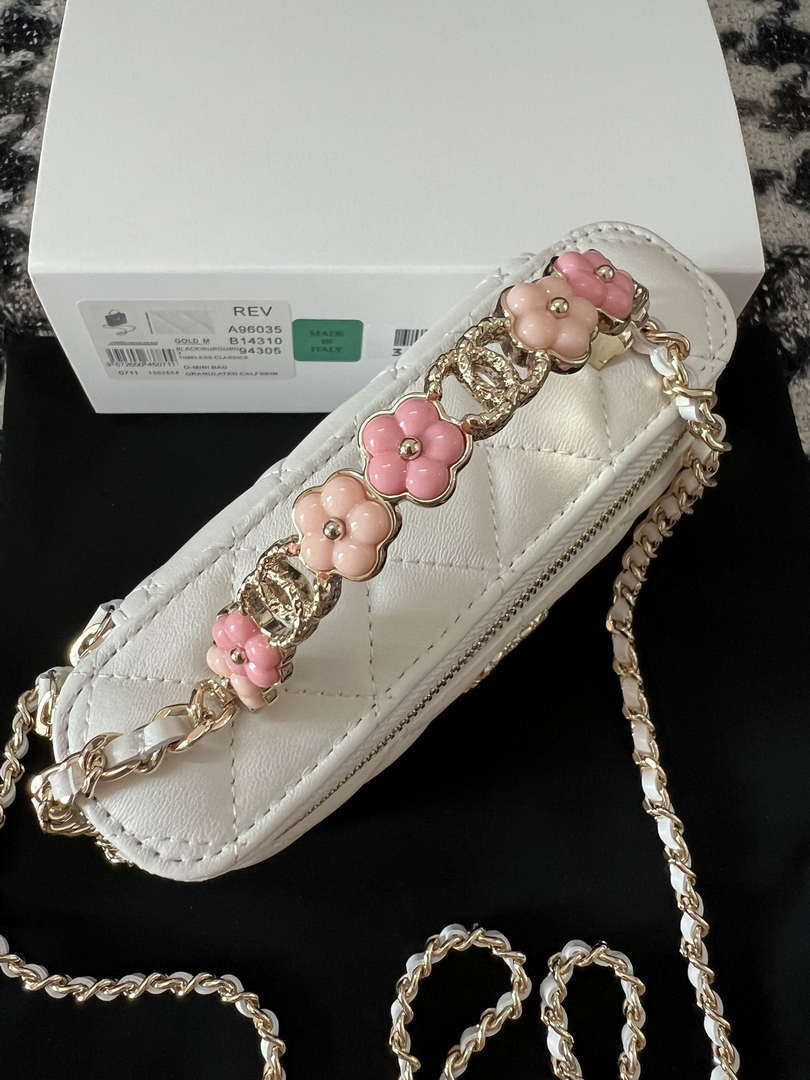 Chanel A96035 CLUTCH Lambskin Vanity Box bag White