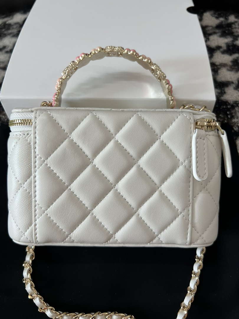 Chanel A96035 CLUTCH Lambskin Vanity Box bag White - Default Title - View 4