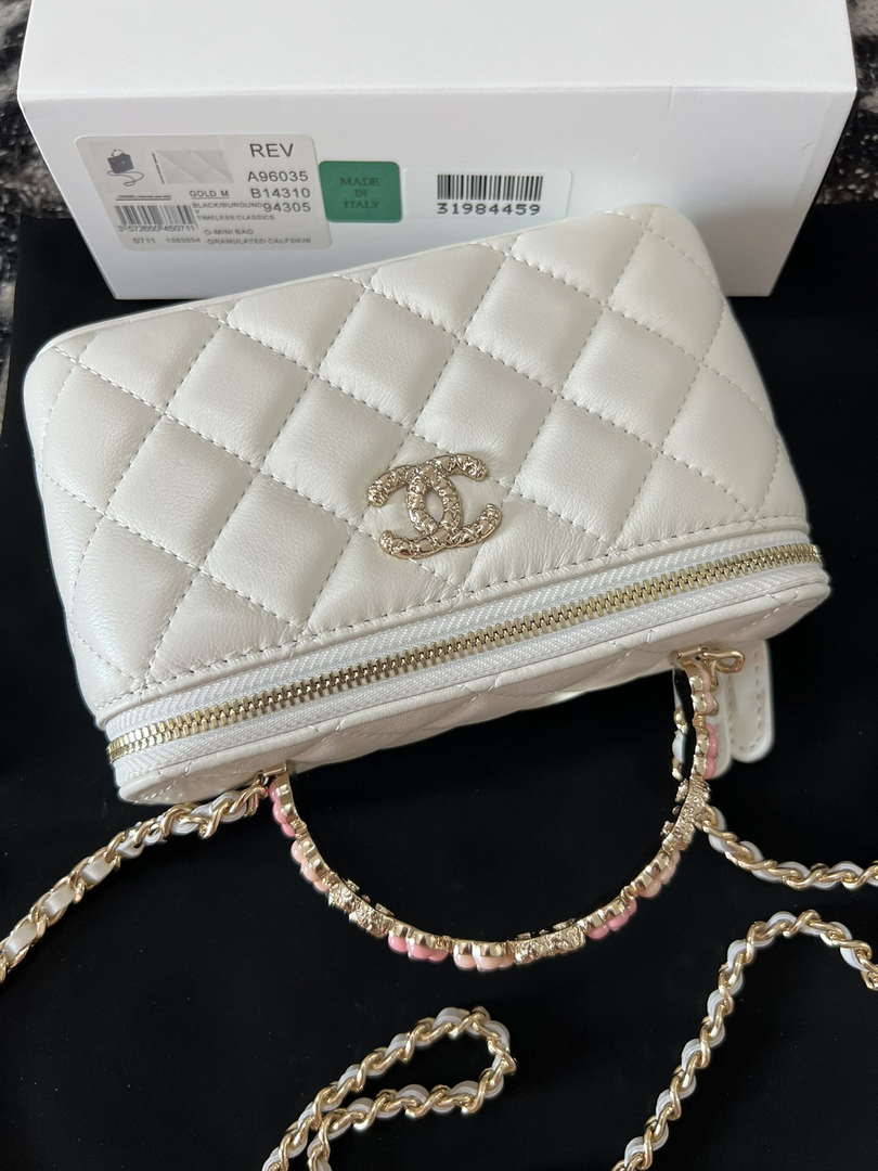 Chanel A96035 CLUTCH Lambskin Vanity Box bag White