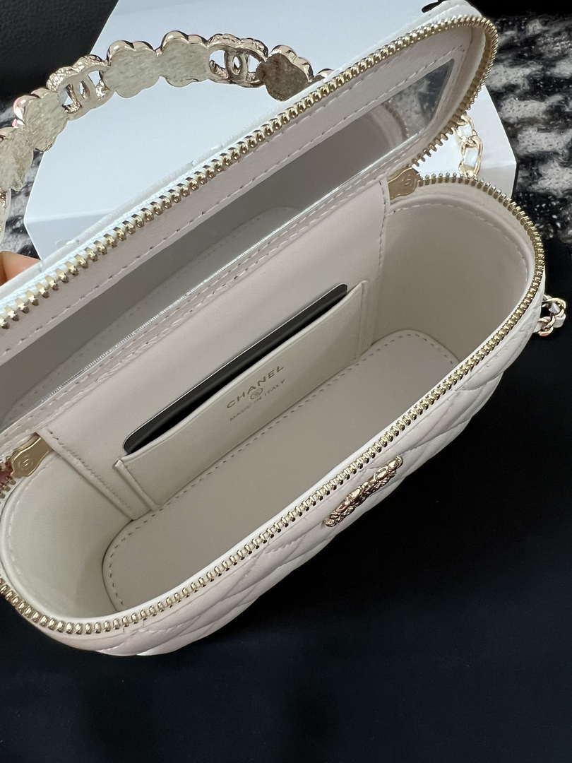 Chanel A96035 CLUTCH Lambskin Vanity Box bag White - Default Title - View 8
