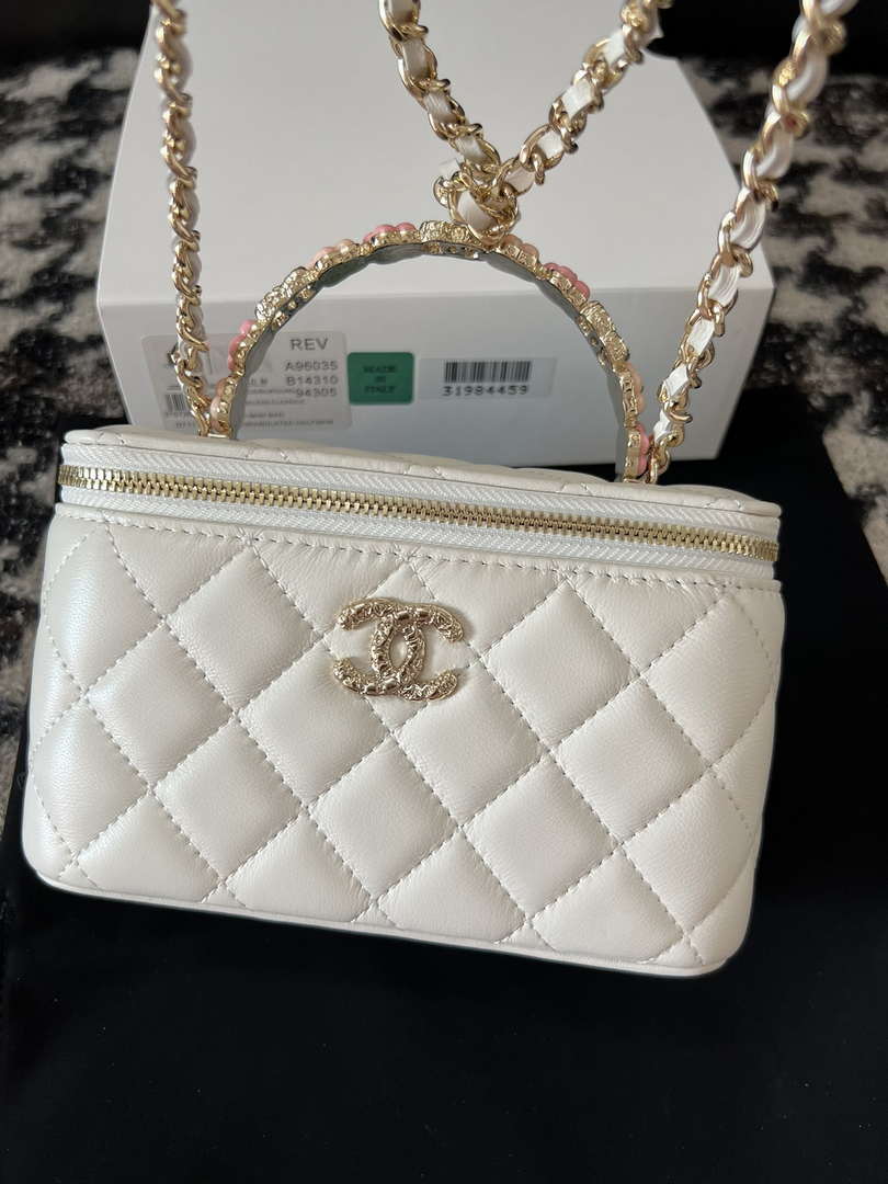 Chanel A96035 CLUTCH Lambskin Vanity Box bag White - Default Title - View 9