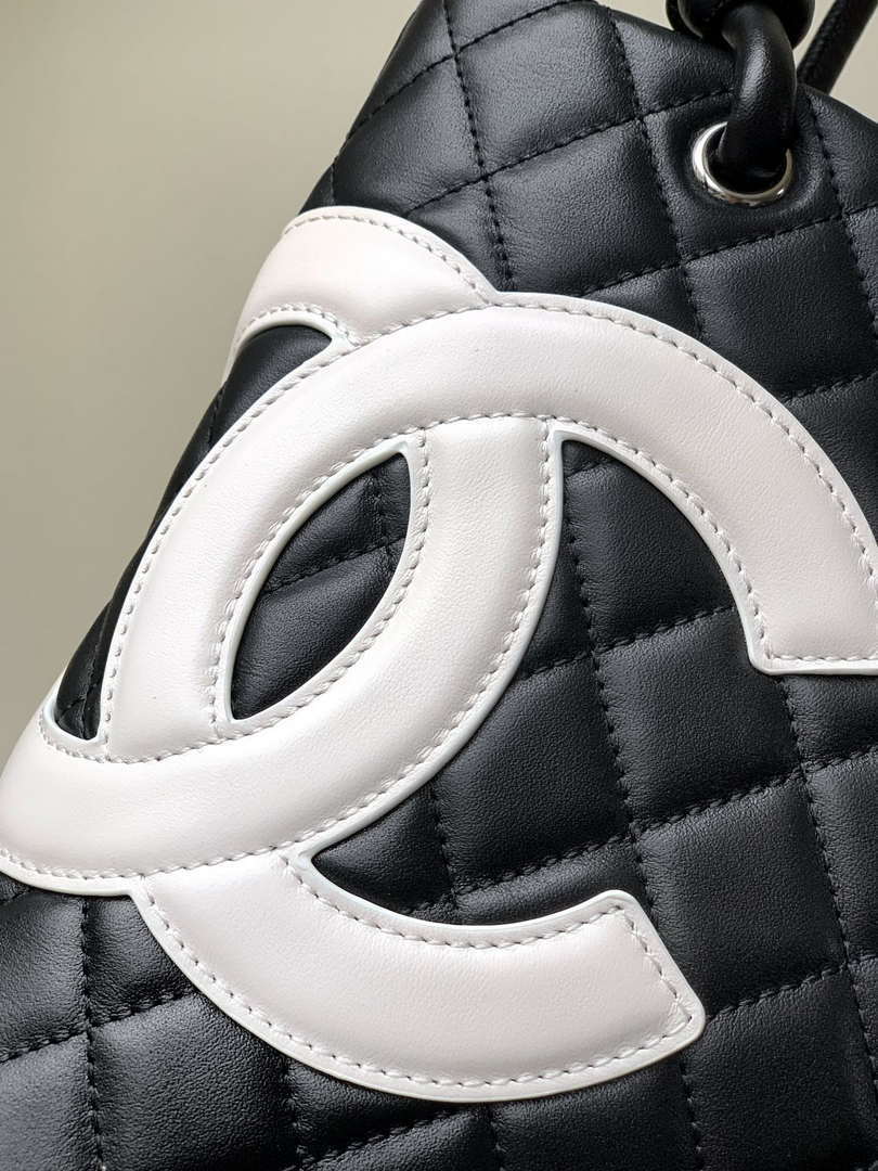 Chanel A98002 Vintage Bucket bag Black with White CC