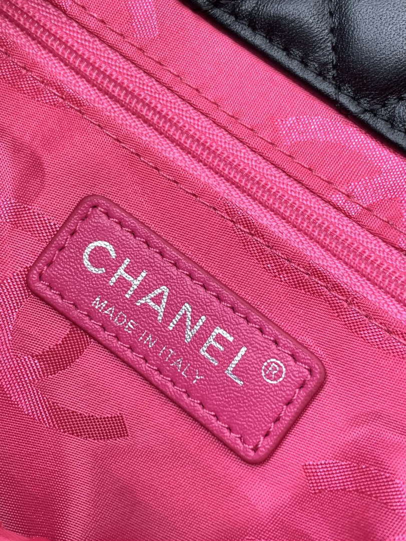 Chanel A98002 Vintage Bucket bag Black with White CC
