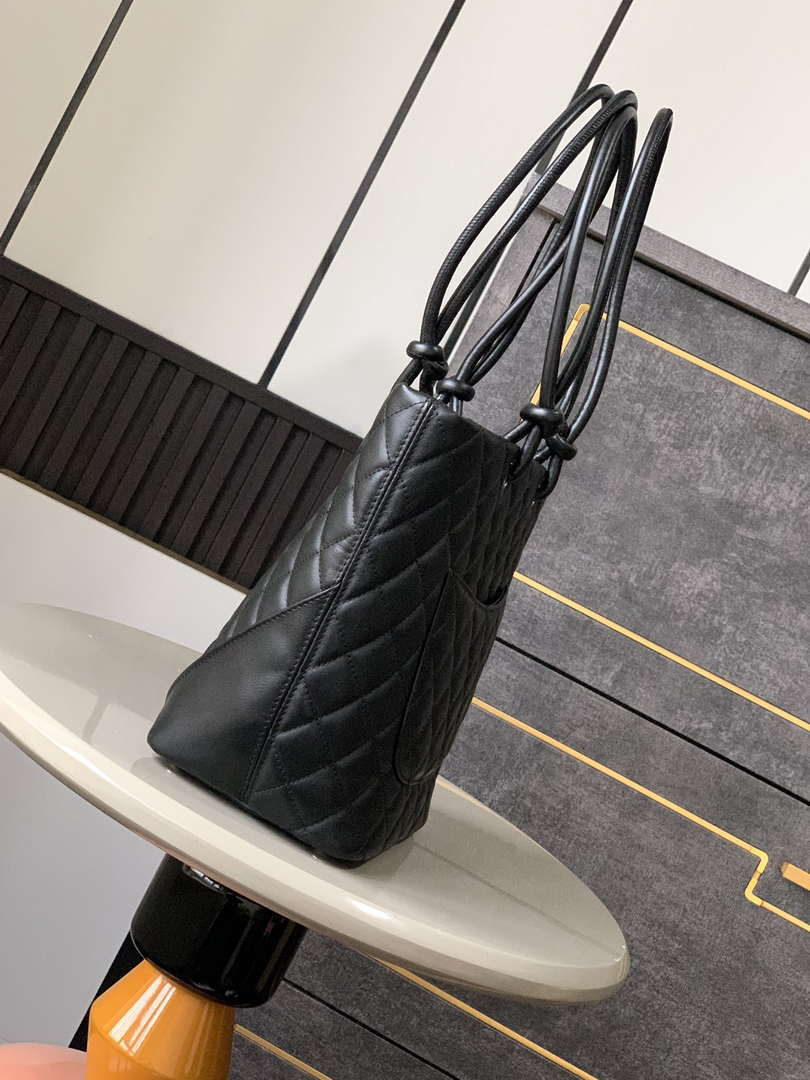 Chanel A98003 Vintage Large Bucket bag Black with White CC