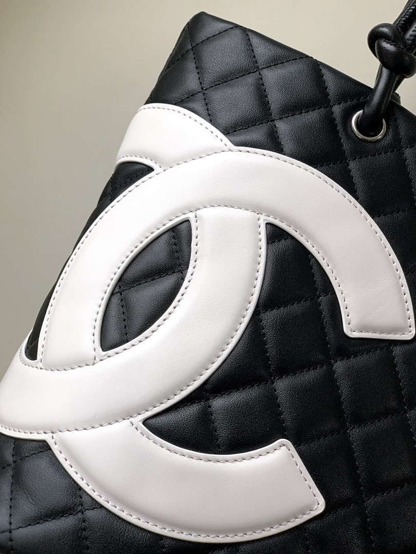 Chanel A98003 Vintage Large Bucket bag Black with White CC