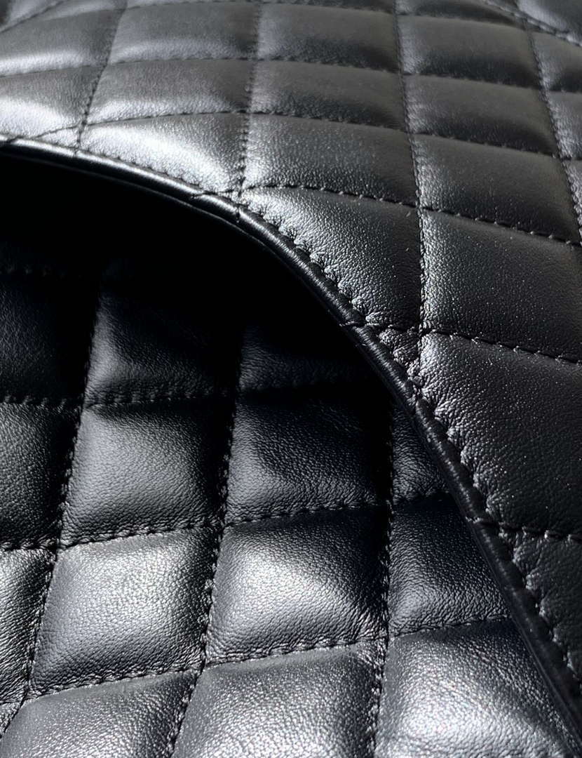 Chanel A98003 Vintage Large Bucket bag Black with Patent leather CC - Default Title - View 6