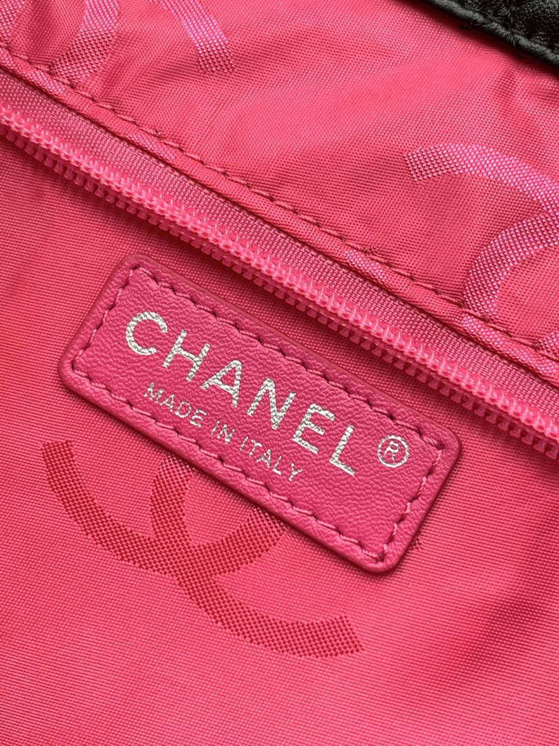 Chanel A98003 Vintage Large Bucket bag Black with Patent leather CC