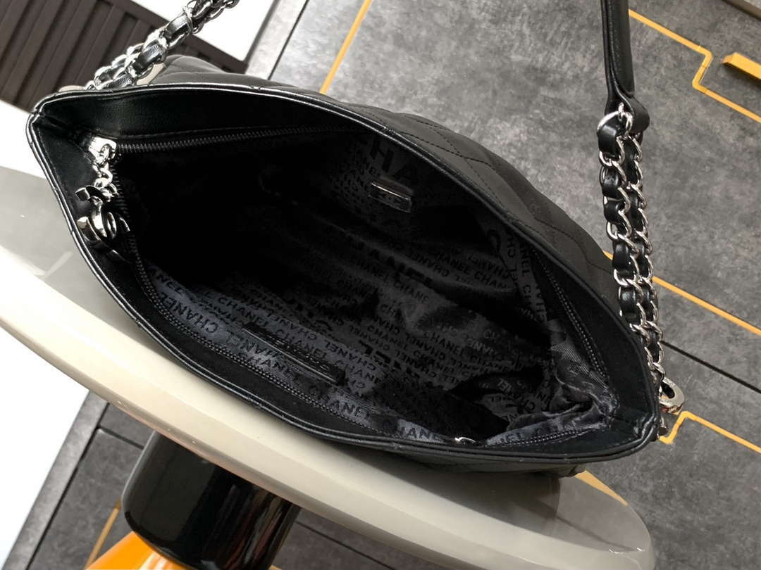 Chanel A99005 Vintage Small Hobo 25P Shopping Bag Black
