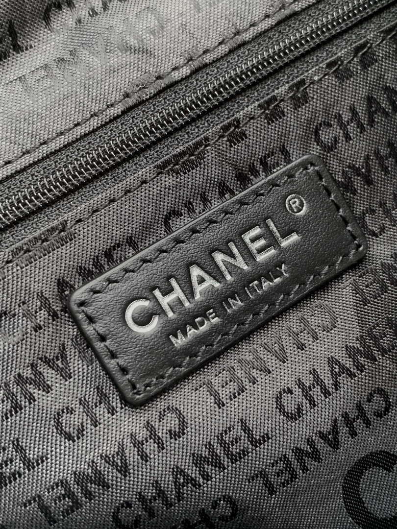 Chanel A99005 Vintage Small Hobo 25P Shopping Bag Black