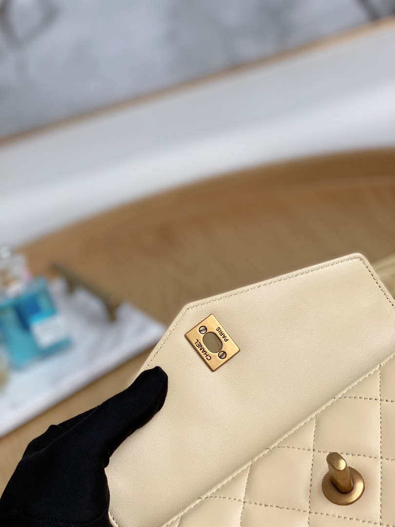 Chanel A99009 Waist bag Lambskin Apricot Gold - Default Title - View 8