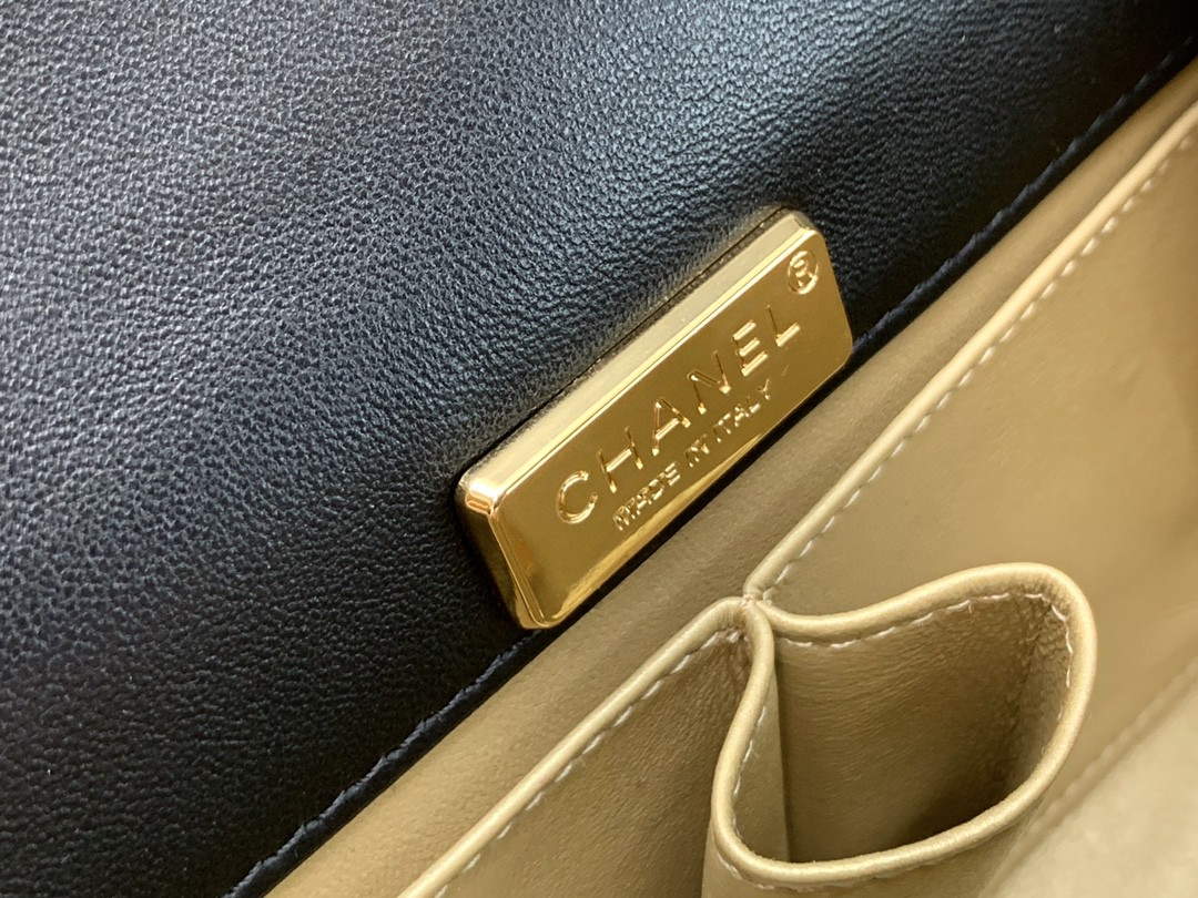 Chanel A99105 Top Handle Box bag Lambskin 17 Black and Gold