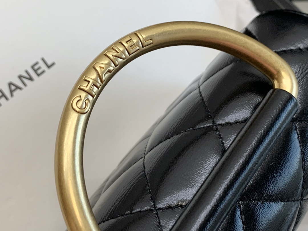 Chanel AP3484 CLUTCH WITH CHAIN Shiny Lambskin & Gold-Tone Metal - Default Title - View 4