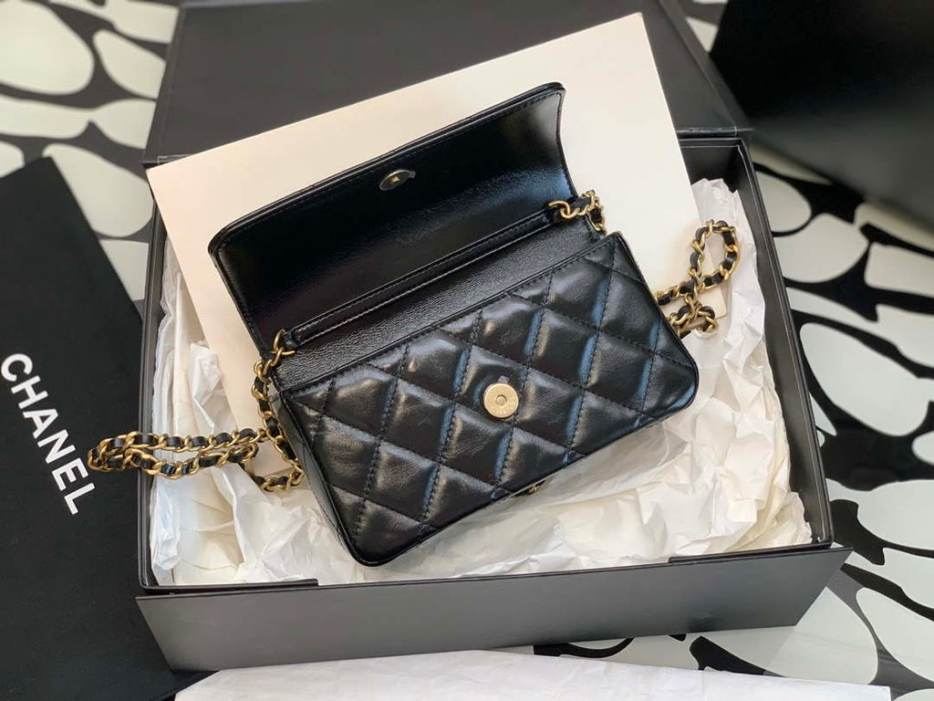Chanel AP3484 CLUTCH WITH CHAIN Shiny Lambskin & Gold-Tone Metal