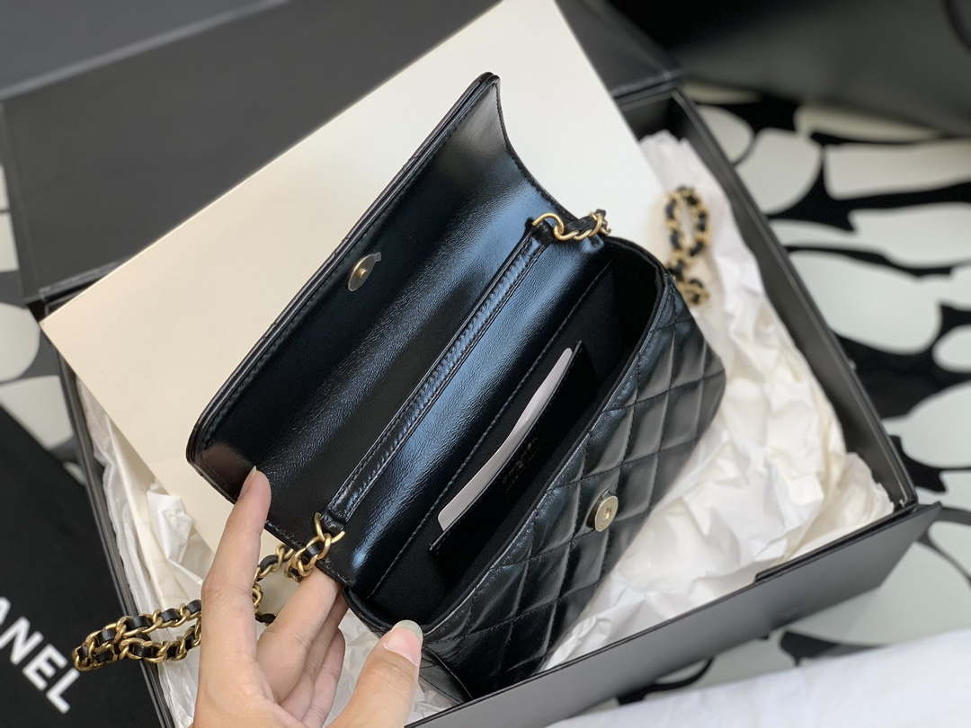 Chanel AP3484 CLUTCH WITH CHAIN Shiny Lambskin & Gold-Tone Metal - Default Title - View 9
