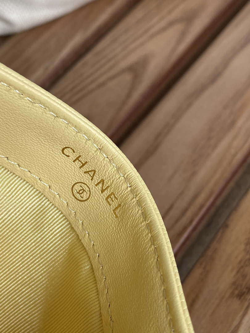 Chanel AP0213 Card Holder Calfskin Yellow
