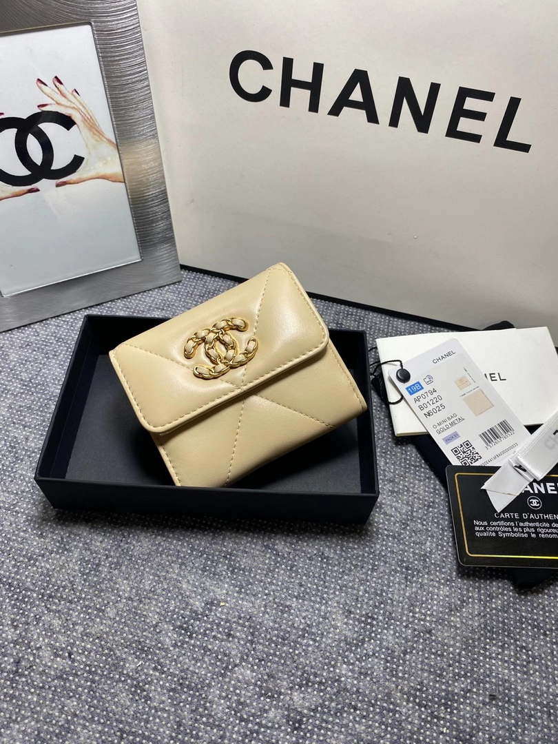 Chanel AP1064 CARD HOLDER Lambskin Beige