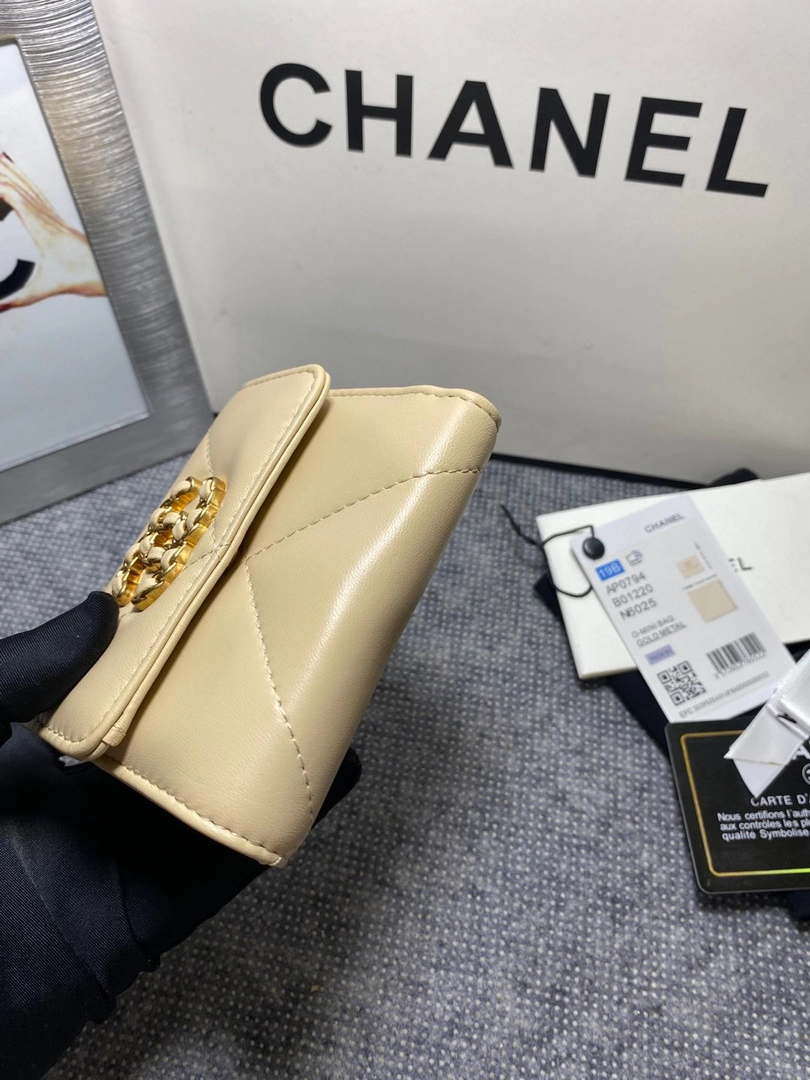 Chanel AP1064 CARD HOLDER Lambskin Beige