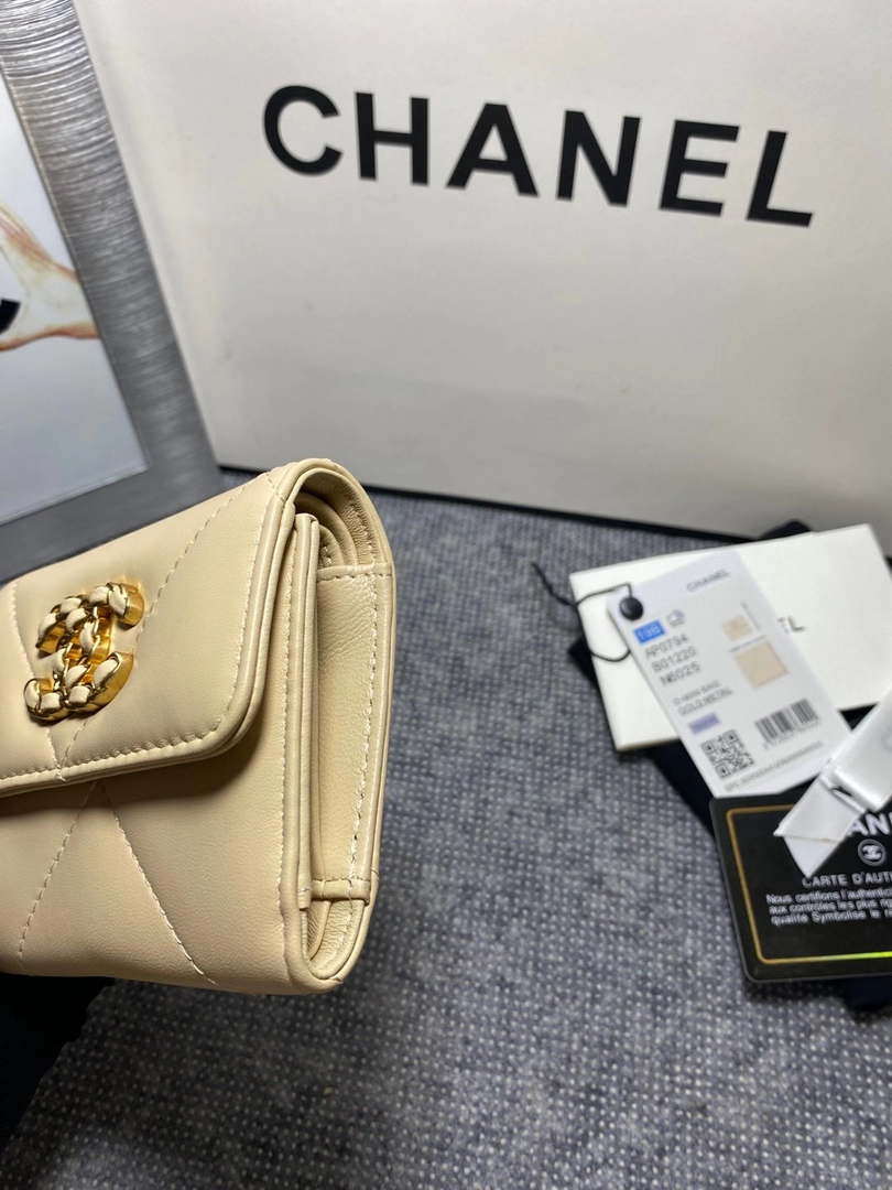 Chanel AP1064 CARD HOLDER Lambskin Beige