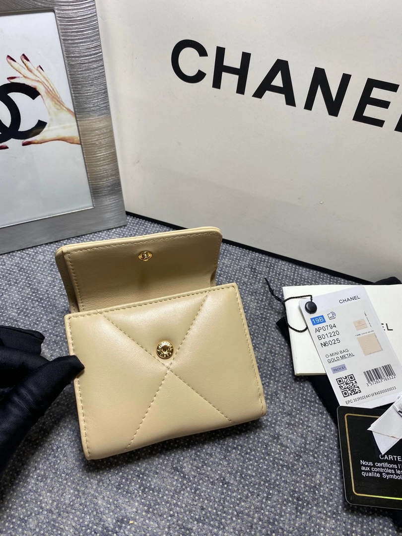 Chanel AP1064 CARD HOLDER Lambskin Beige