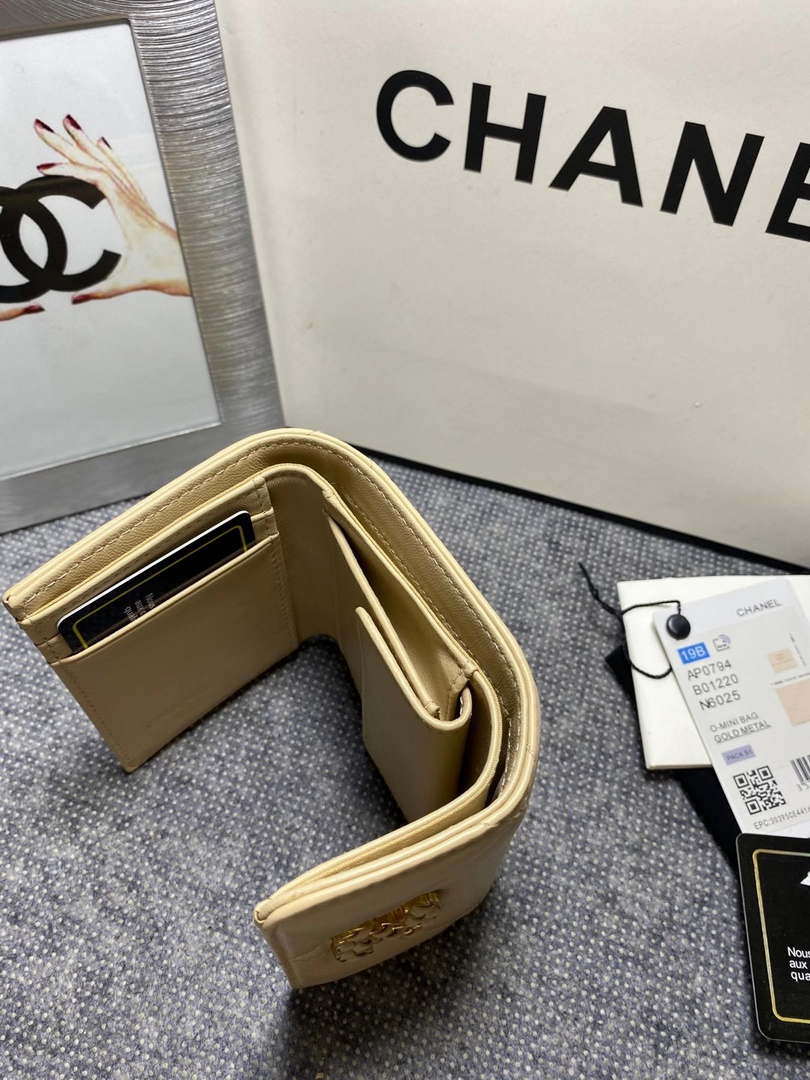 Chanel AP1064 CARD HOLDER Lambskin Beige