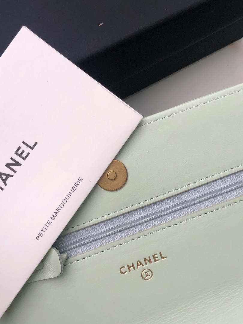 Chanel AP0957 19 Wallet on Chain Woc Shiny Lambskin Green Silver