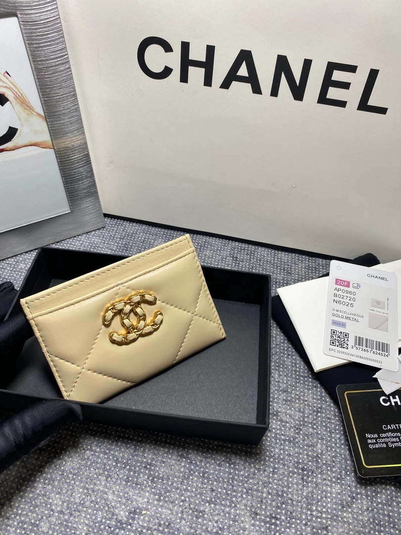 Chanel AP0960 19 CLASSIC CARD HOLDER Lambskin Beige